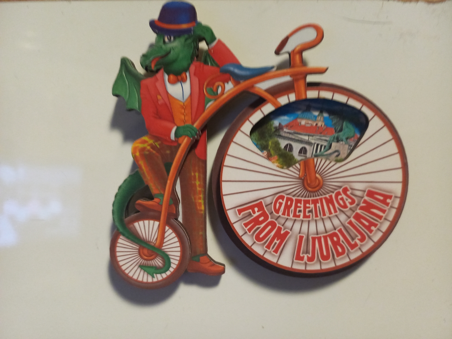 Epicki okaz. Smoku przypominający gekona, dot tego na starym bicyklu, wewnątrz którego ukryto przewijane obrazki. Szacun za pomysłowość, kiepskie wykonanie i stylizacje. Klasa, klasa, klasa…