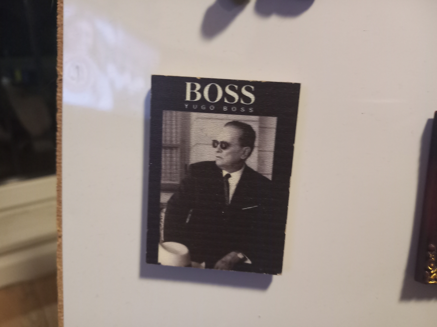 Magnes z Josipem Bross Tito w epickiej stylówce - z podpisem Yugo Boss