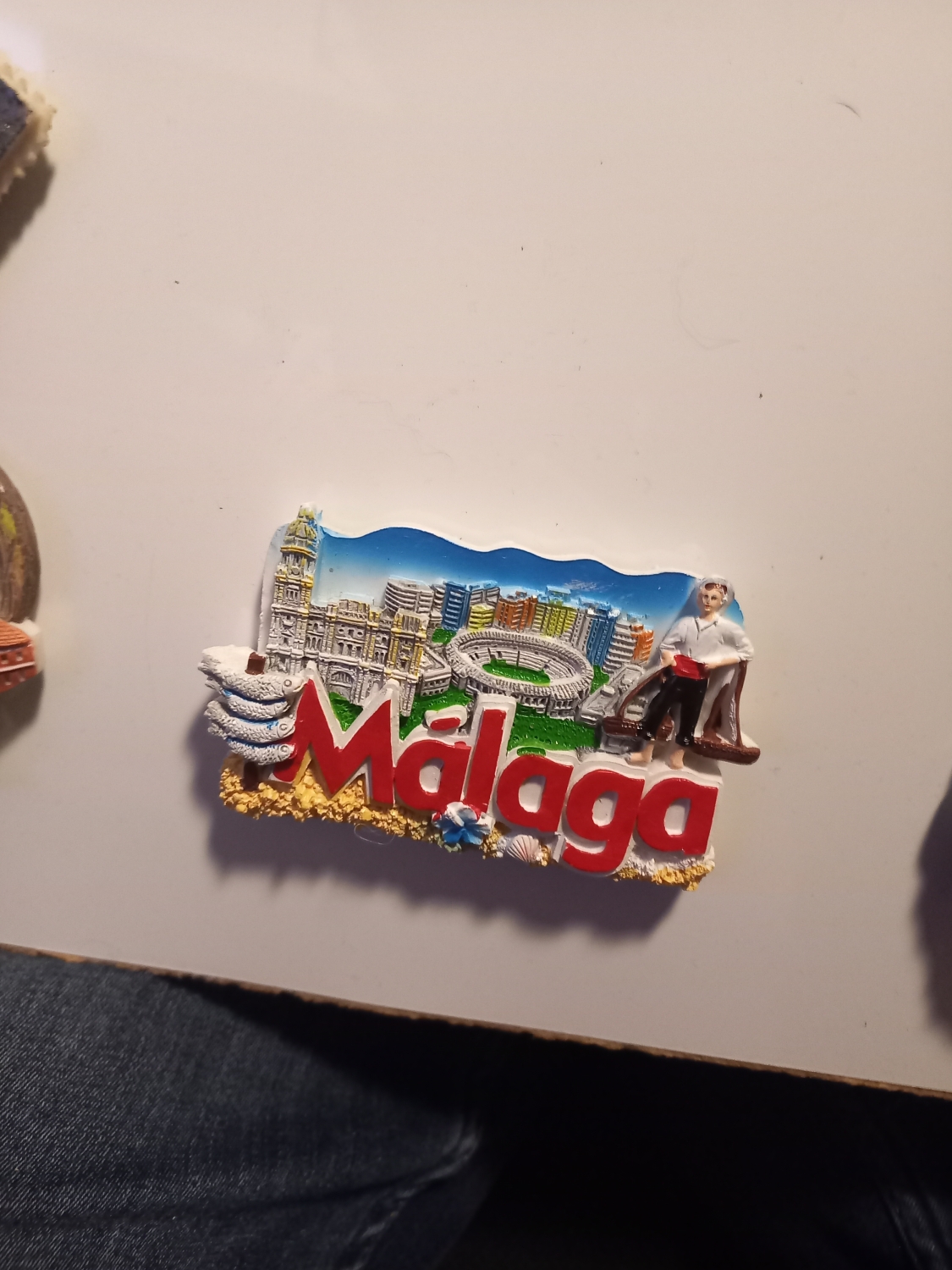 Klasycznie, nawalone wszystkiego pod korek. Koloseum, osiedle bloków wielorodzinnych, hiszpan, muszle, sardynki i katedra.
