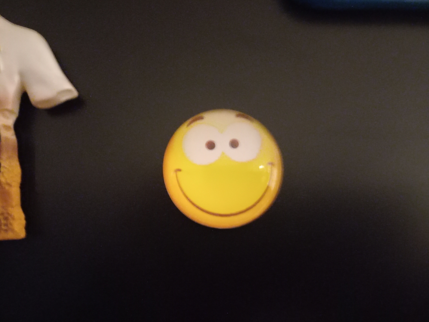 Kompletnie randomowy magnes z emoji ; ) - ukradziony zapewne z jakiegoś przedszkola
